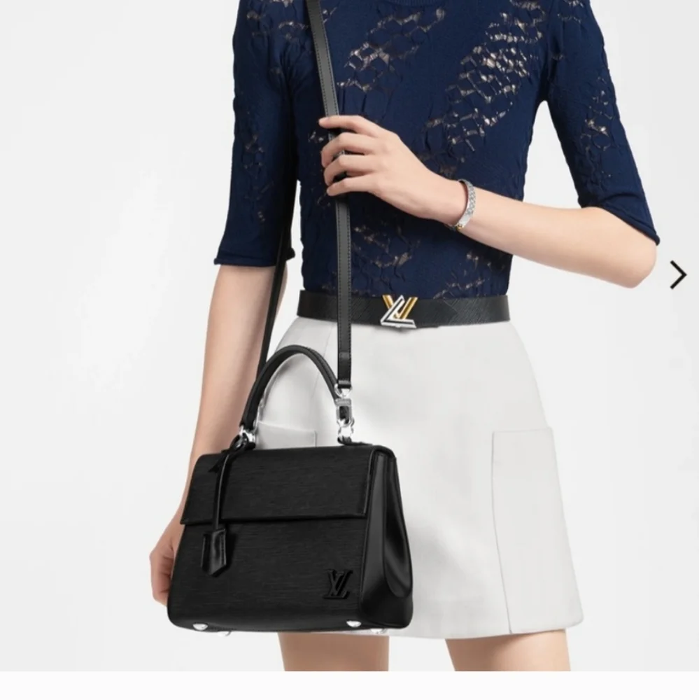 Louis Vuitton Cluny MM EPI - Picture 9 of 16
